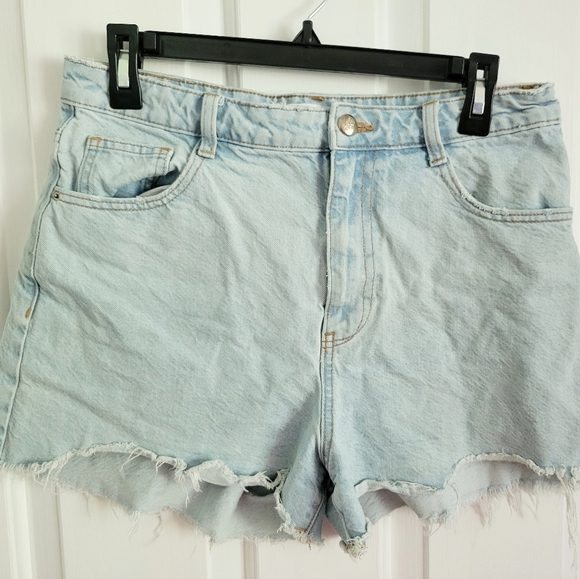 Zara Light Wash Distressed Raw Hem Denim Jean Shorts Size 8 - Picture 1 of 5